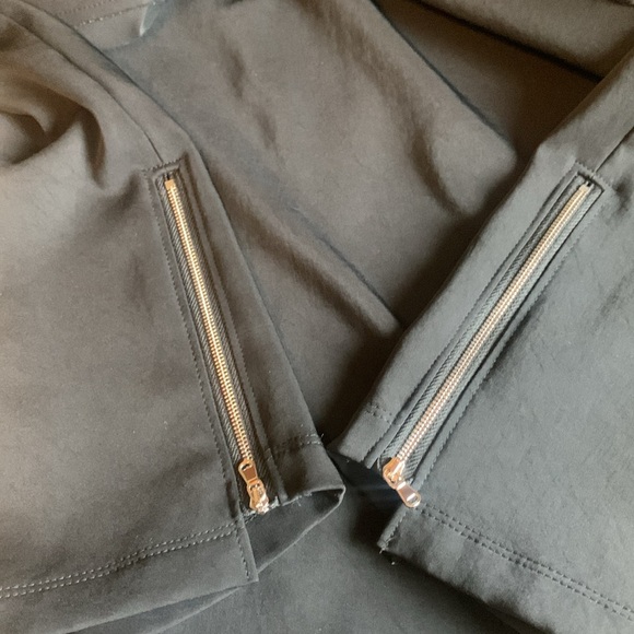 Women's Black Top - Picture 9 of 9